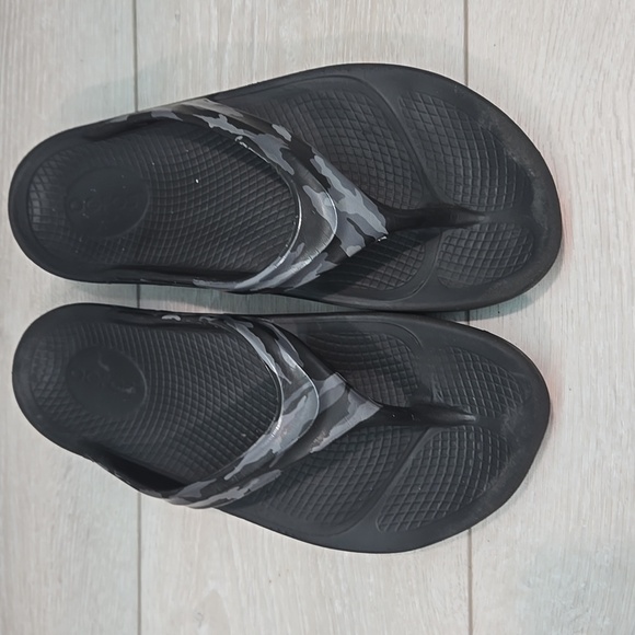 Oofos Women Oolala Thong T Strap Camo Flip Flops Sandals Slide Shoes Sz 9 - Picture 3 of 14